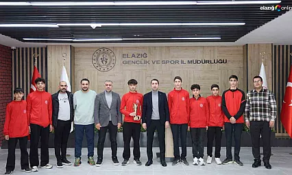 Transfer yok, başarı çok: Elazığ hokeyde son dörtte