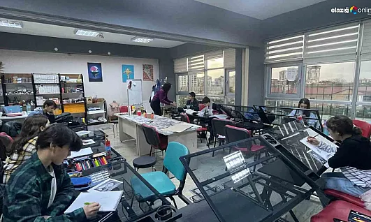 Yaz Tatilinde Hem Öğren Hem Eğlen! Elazığ'da GSB Gençlik Kulübü Gençleri Bekliyor!
