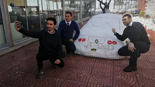 Kardan yaptığı arabasına 200 bin lira değer biçti