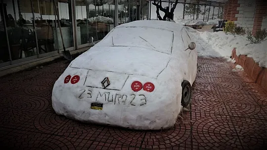 Kardan yaptığı arabasına 200 bin lira değer biçti