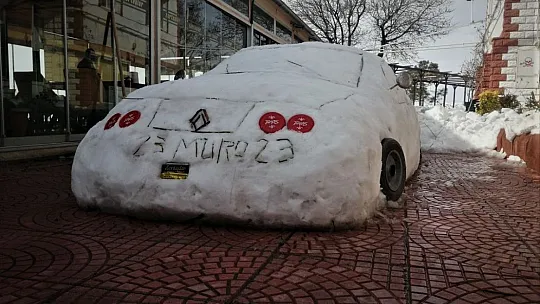 Kardan yaptığı arabasına 200 bin lira değer biçti