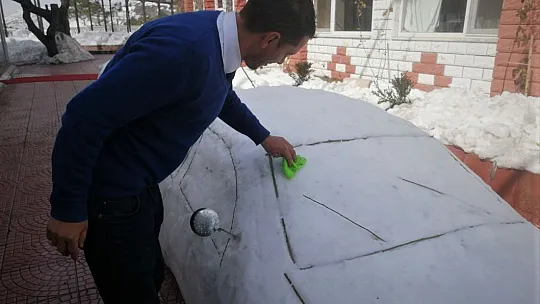 Kardan yaptığı arabasına 200 bin lira değer biçti