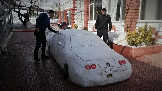 Kardan yaptığı arabasına 200 bin lira değer biçti