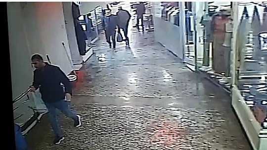 'Lokantadan geldim' dedi, hem tabakları hem de parayı alarak kayıplara karıştı