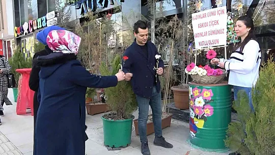 'Askıda çiçek' kampanyası gelenek haline dönüştü