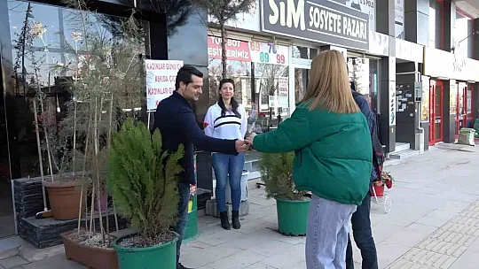 'Askıda çiçek' kampanyası gelenek haline dönüştü