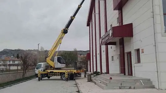 Elazığ'da spor salonu bakım onarım çalışmaları sürüyor