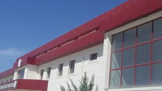 Elazığ'da spor salonu bakım onarım çalışmaları sürüyor
