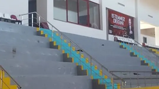 Elazığ'da spor salonu bakım onarım çalışmaları sürüyor