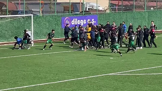 Elazığ amatör maçta saha savaş alanına döndü