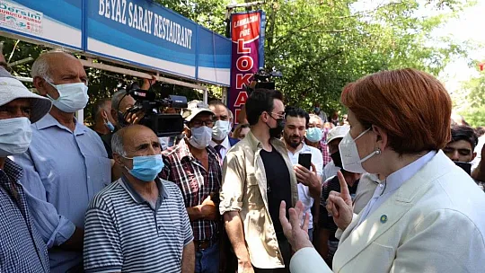 Akşener, şehit öğretmen anısına Munzur'a karanfiller bıraktı