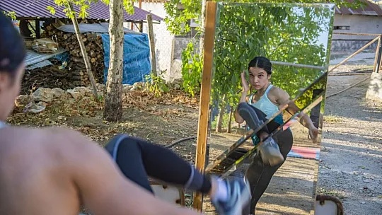 Milli kick boksçu kuzenler, madalya için evlerinin bahçesinde güç depoluyorlar
