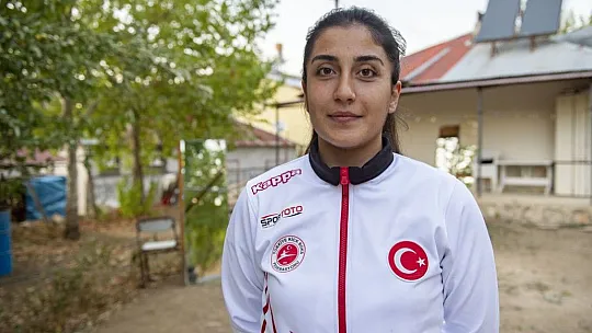 Milli kick boksçu kuzenler, madalya için evlerinin bahçesinde güç depoluyorlar