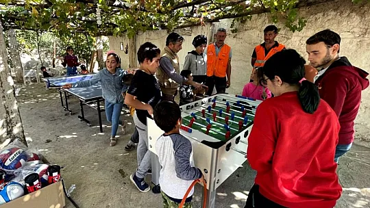 Artık meyve kasasında değil langırt masasında oynayacaklar