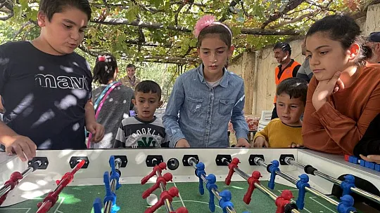 Artık meyve kasasında değil langırt masasında oynayacaklar