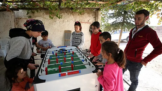 Artık meyve kasasında değil langırt masasında oynayacaklar