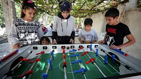 Artık meyve kasasında değil langırt masasında oynayacaklar