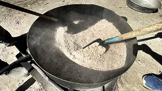 Elazığ'ın tescilli lezzeti Ağın leblebisine talep artıyor