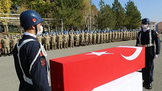 Kalp krizi geçirip hayatını kaybeden uzman çavuş memleketine uğurlandı