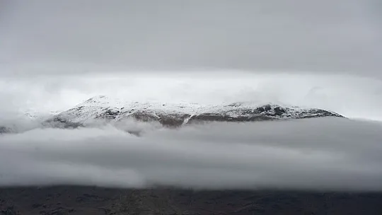 Munzur Dağları sis bulutlarıyla kaplandı