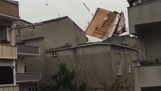 İstanbul'u lodos vurdu: 4 ölü, 19 yaralı