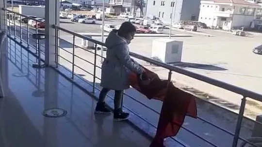 Minik Zehra'nın bayrak sevgisi alkış topladı
