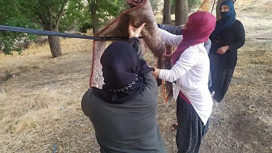 703 yıllık çeşmede bayram öncesi halı yıkama geleneği