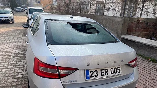 Elazığ Ak Parti Eski Gençlik Kolları Başkanı Er'in Aracına Çirkin Saldırı