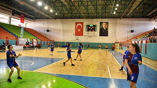 Analig Hentbol yarı finalleri Elazığ'da