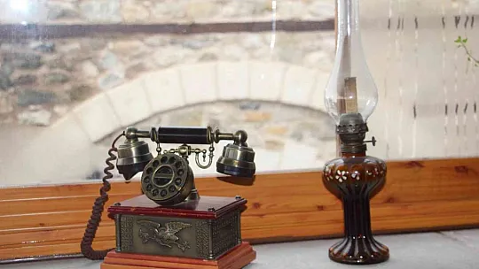 Antika tutkusu sayesinde işlettiği kafe müzeye döndü