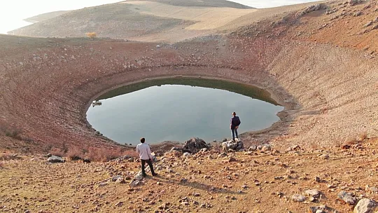 Çemişgezek'te sular çekilince dev obruklar ortaya çıktı