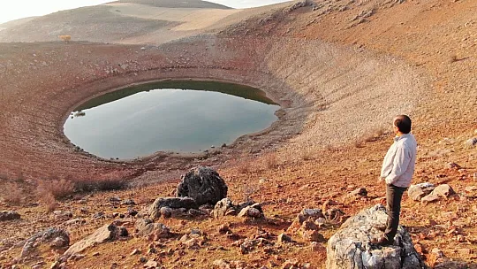 Çemişgezek'te sular çekilince dev obruklar ortaya çıktı