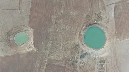 Çemişgezek'te sular çekilince dev obruklar ortaya çıktı