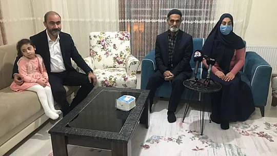 Kılıçdaroğlu, Elazığ depreminin simgesi 'Yüsra Bebek' ile görüştü