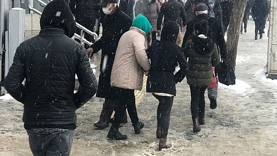 Kar yağışı Elazığ'da etkisini sürdürüyor