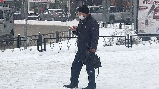 Kar yağışı Elazığ'da etkisini sürdürüyor