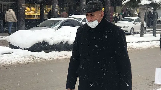 Kar yağışı Elazığ'da etkisini sürdürüyor