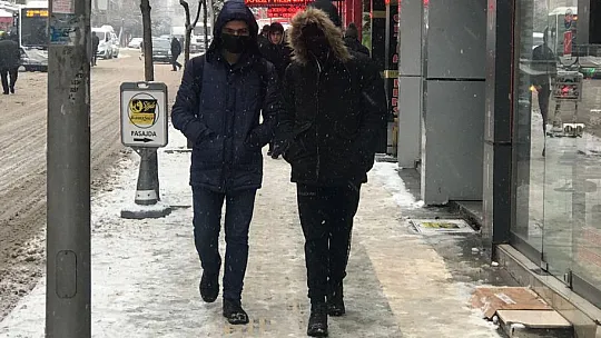 Kar yağışı Elazığ'da etkisini sürdürüyor