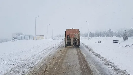 Elazığ Belediyesi karla mücadelesini sürdürüyor