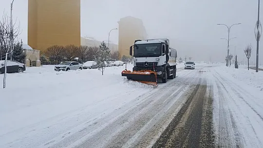 Elazığ Belediyesi karla mücadelesini sürdürüyor