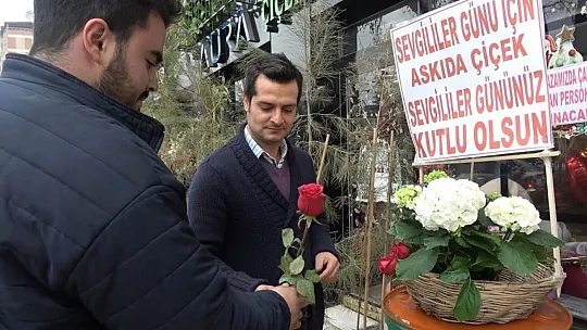 Başkaları da aynı duruma düşmesin diye 'Askıda Çiçek' kampanyası başlattı