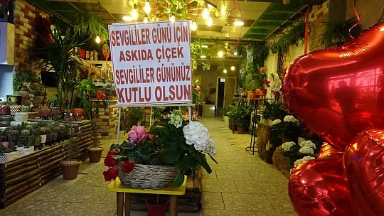 Başkaları da aynı duruma düşmesin diye 'Askıda Çiçek' kampanyası başlattı