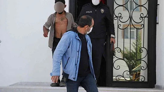Şüpheli şahıs bacadan binaya girmeye çalışınca sıkıştı