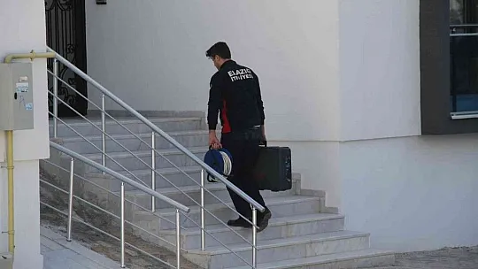 Şüpheli şahıs bacadan binaya girmeye çalışınca sıkıştı