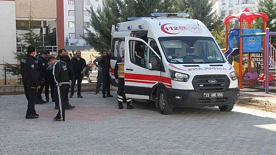 Şüpheli şahıs bacadan binaya girmeye çalışınca sıkıştı