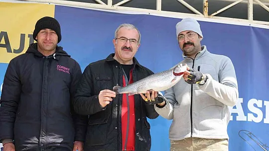 Keban'da oltacılar büyük balık için yarıştı