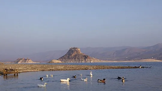 3 bin yıllık tarihi ve doğal güzellik: Pertek Kalesi