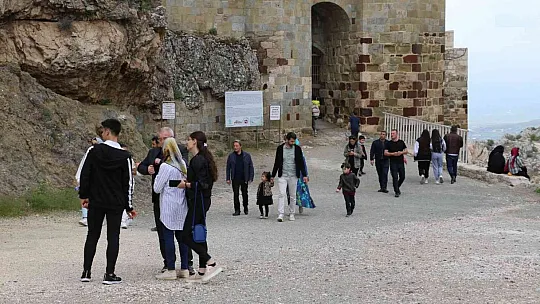 Vatandaşlar bayram tatilinde Harput'u tercih etti