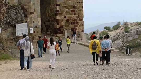 Vatandaşlar bayram tatilinde Harput'u tercih etti