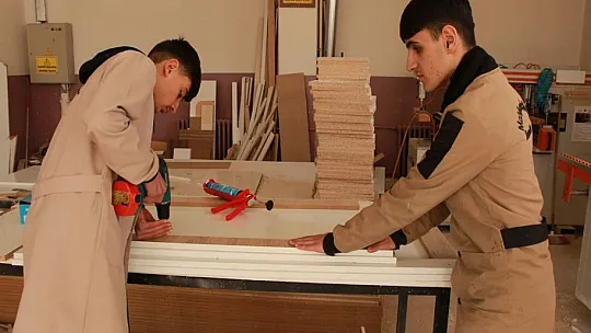 Bingöl'deki bu okul fabrika gibi çalışıyor